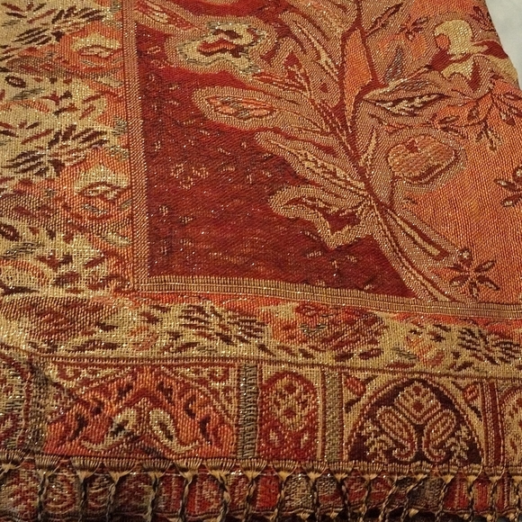 Beautiful pashmina wrap - Picture 7 of 10